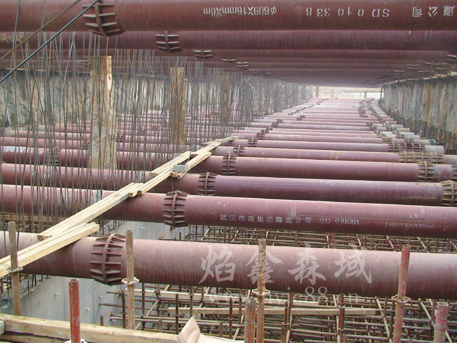 中鸿焰鑫森域地铁钢支撑